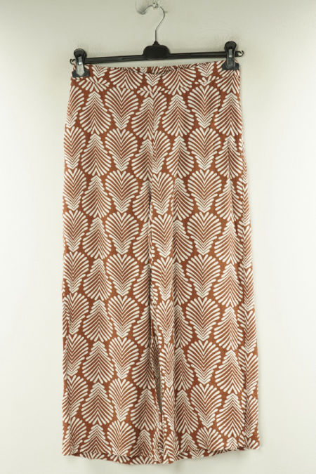 Spodnie materiałowe brązowe w białe wzory