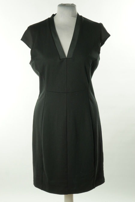 Sukienka czarna z dekoltem V