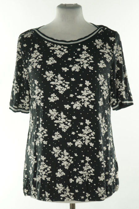 Koszulka czarna w białe kwiatki