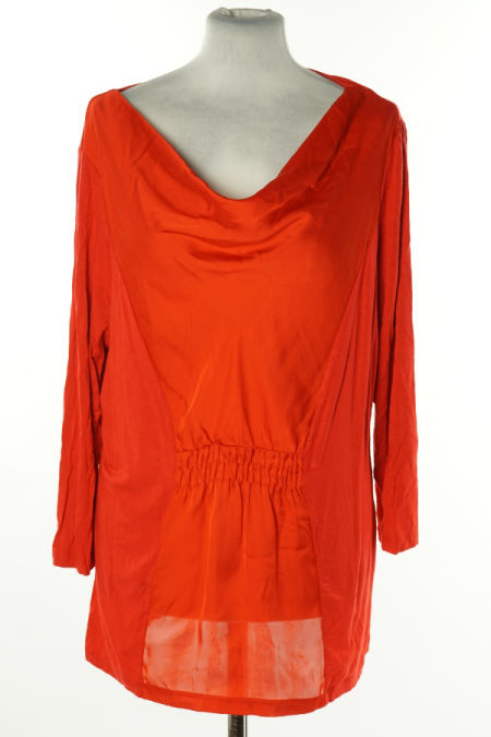 Bluzka czerwona z satynowymi wstawkami