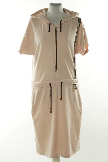 Sukienka różowa ze ściągaczem w talii