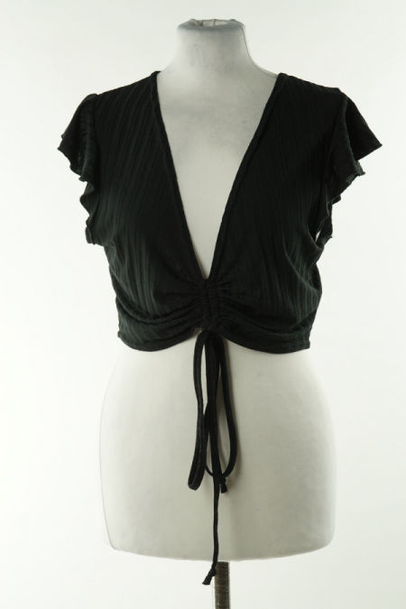 Top czarny z krótkim rękawem dekoltem V i wiązaniem 