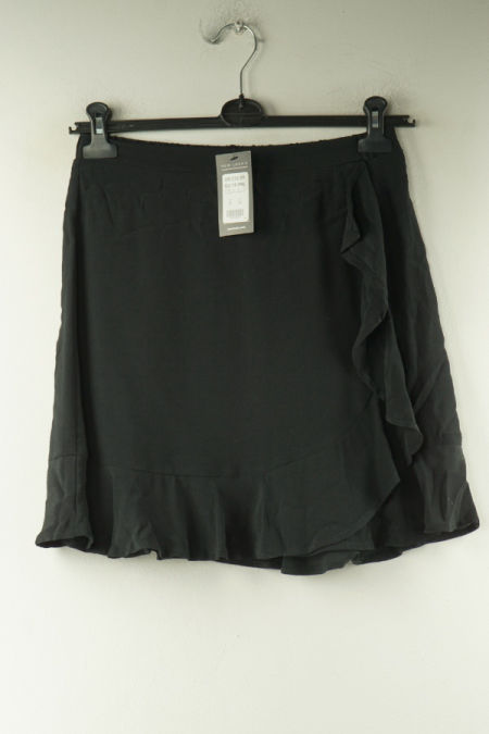 Spódnica wiskozowa czarna z falbaną