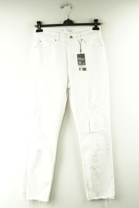 Spodnie białe jeansowe z dziurami i przetarciami