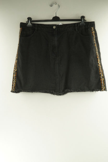 Spódnica czarna jeansowa z lampasem w cętki