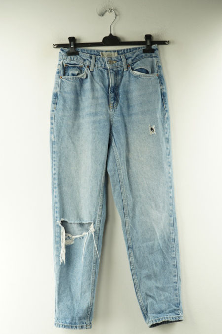 Spodnie niebieskie jeansowe z dziurami i przetarciami