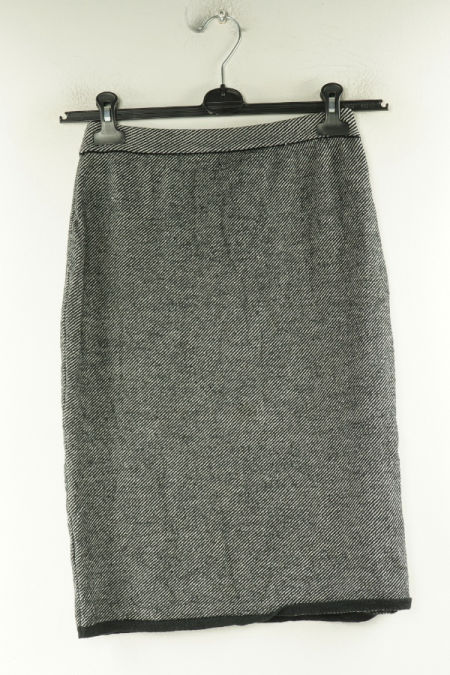 Spódnica szara w paski