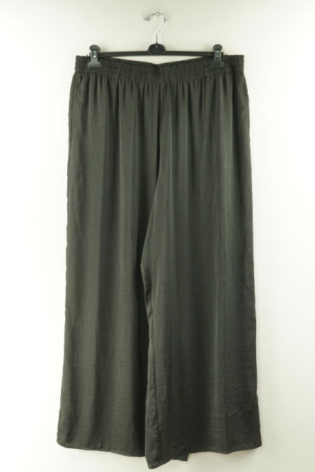 Spodnie czarne z szerokimi nogawkami