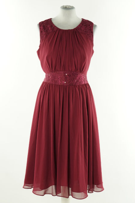 Sukienka bordowa z koronkowymi wstawkami