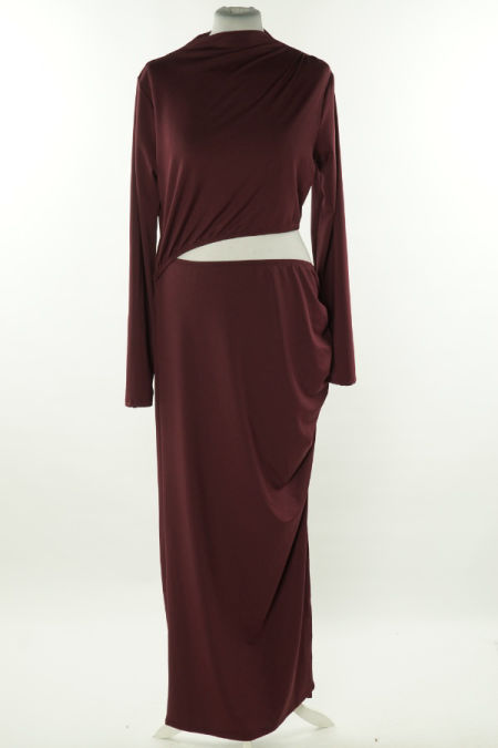 Sukienka bordowa z wycięciem