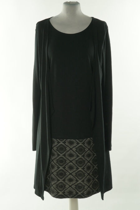 Sukienka czarna z a'la narzutką