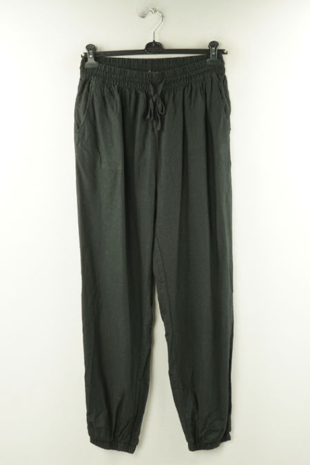 Spodnie czarne, w składzie len (55%) i wiskoza (45%)