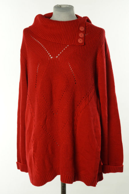 Sweter czerwony z ozdobnymi guzikami