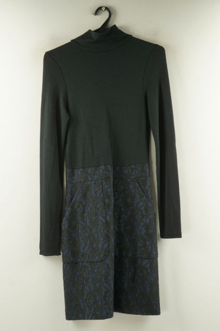 Sukienka czarna z kieszeniami