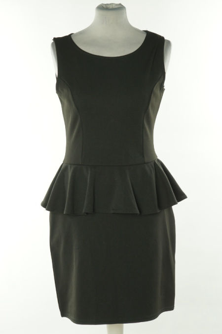 Sukienka czarna z baskinka