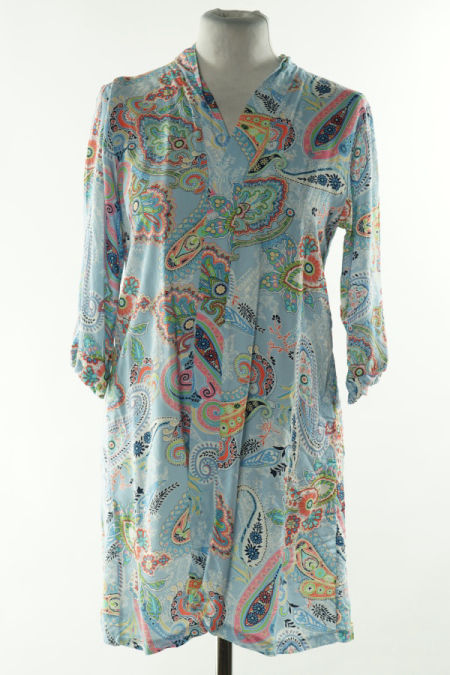 Narzutka niebieska w kolorowe wzory