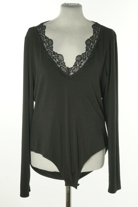 Body czarne z koronkową wstawką