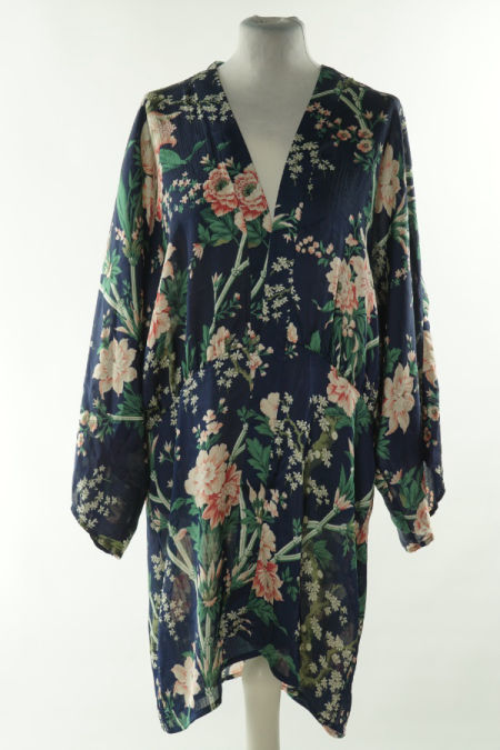 Narzutka granatowa w kwiaty