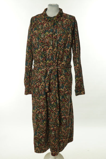 Sukienka czarna w drobne kolorowe kwiaty