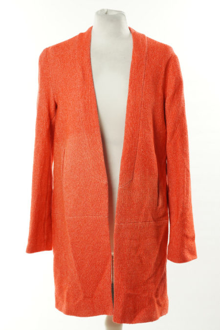 Narzutka czerwona, w składzie bawełna (50%) i len (25%), Zara