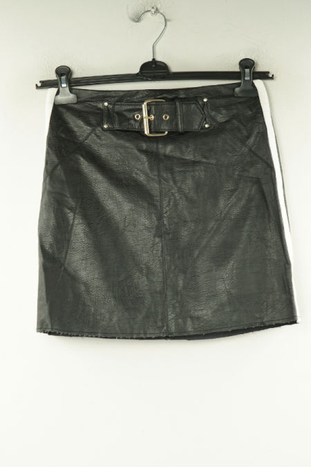 Spódnica ekoskóra czarna z białymi wstawkami