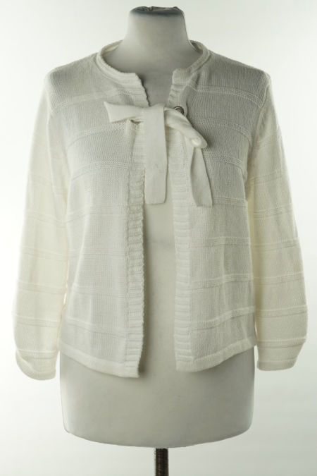 Narzutka biała sweterkowa wiązana