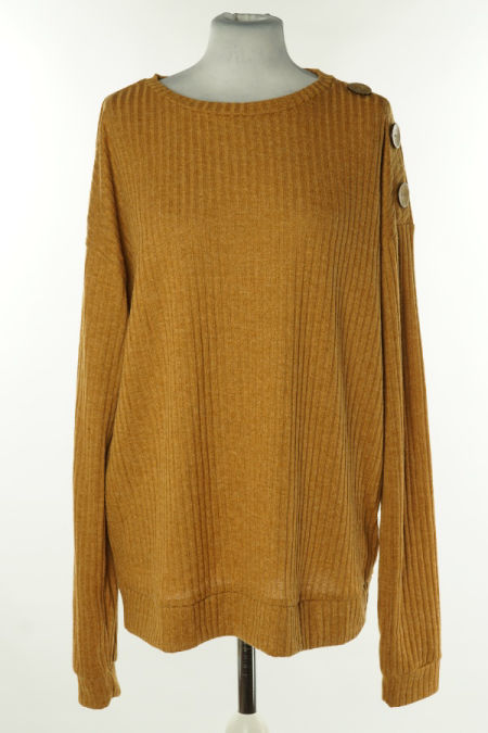 Sweter miodowy z dużymi guzikami