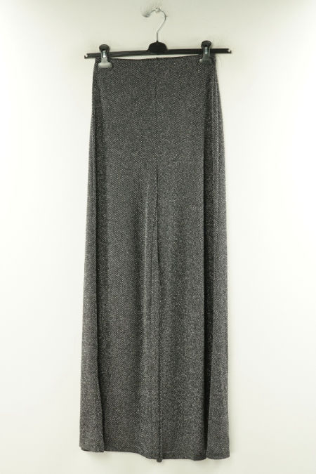 Spodnie czarne połyskujące z szeroką nogawką