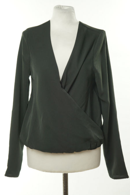 Bluzka czarna z dekoltem V