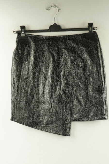Spódnica czarna połyskująca lakierowana