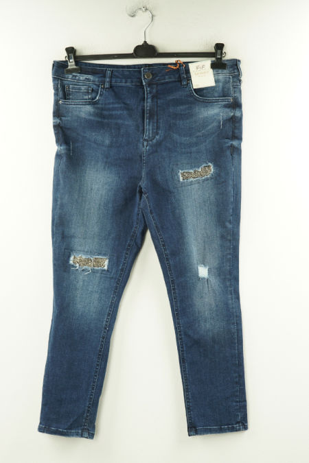 Spodnie niebieskie jeansowe z dziurami i ozdobnymi koralikami