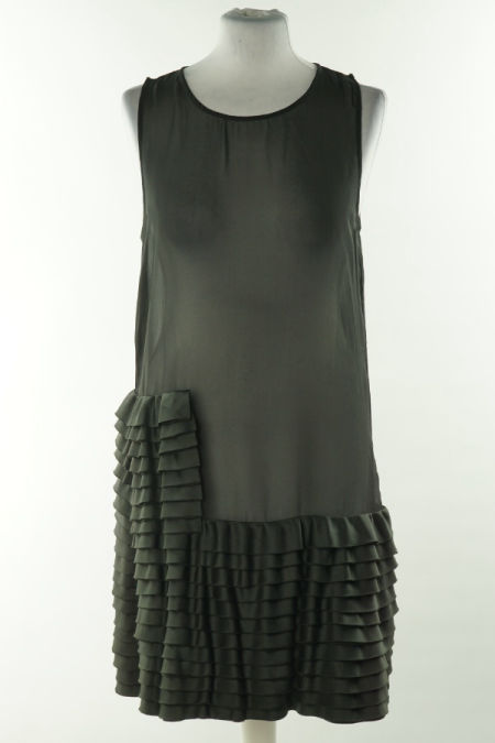 Sukienka czarna z falbaniastym dołem