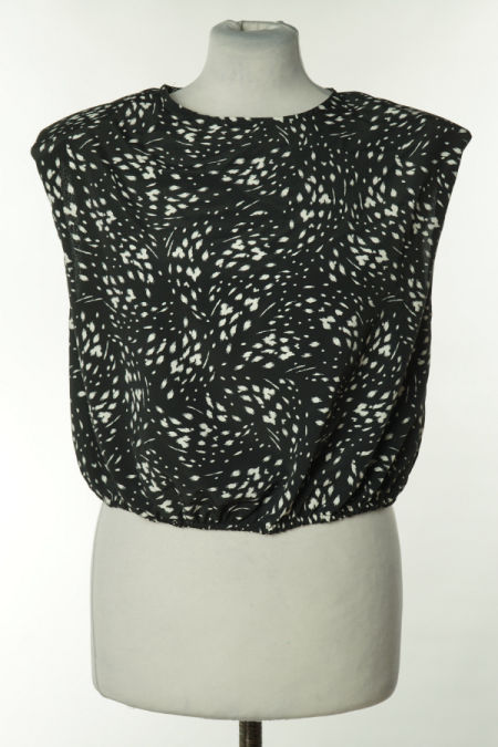Bluzka z poduszkami na ramionach czarna w białe wzory
