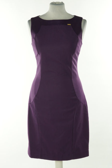 Sukienka fioletowa z wcięciem w talii