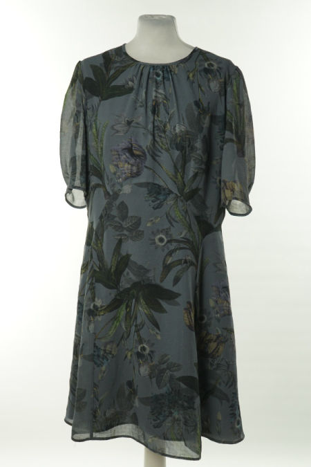 Sukienka ciemnoniebieska w kwiaty