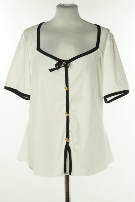 Koszulka biała z czarną oblamówką