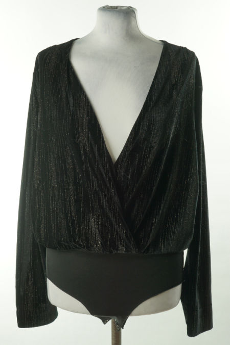 Body czarne mocno wycięte z brokatowymi przeszyciami 