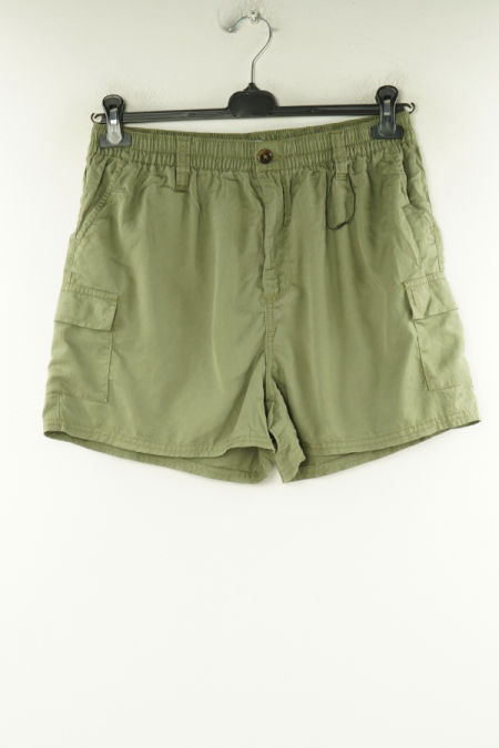 Krótkie spodenki oliwkowe materiałowe