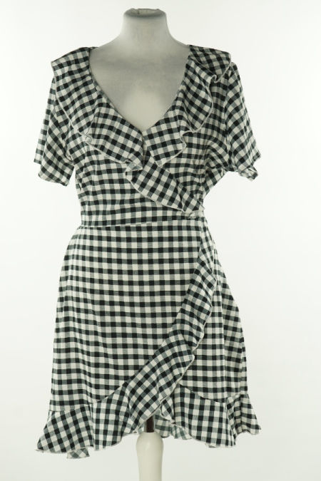 Sukienka czarno - biała kratka z falbaną