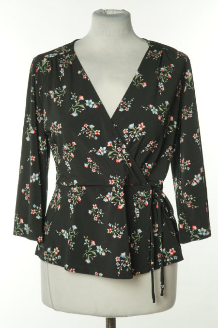 Bluzka czarna kopertowa w kwiaty