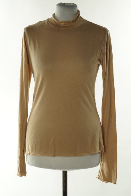 Bluzka beżowa z muszelkowym wykończeniam