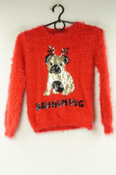 Sweter czerwony włochaty ze świątecznym motywem