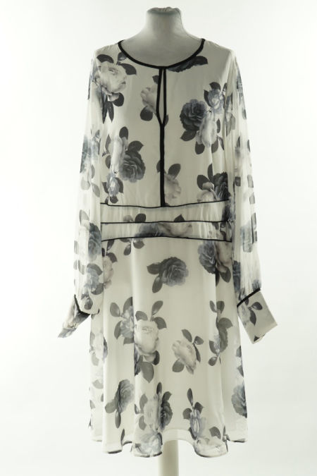 Sukienka biała w szare kwiaty