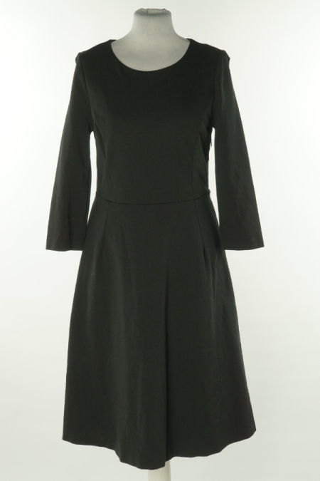 Sukienka czarna gładka rozkloszowana