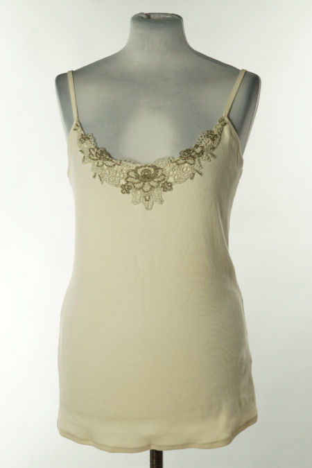 Koszulka beżowa z ozodbnymi koralikami