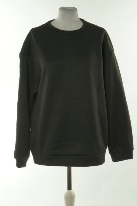 Bluza czarna z nadrukiem na plecach