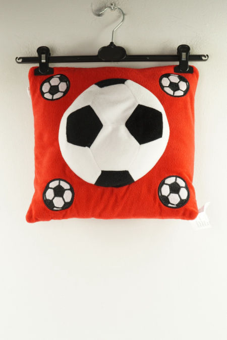 Jasiek czerwony piłka