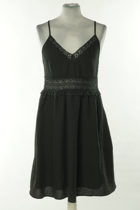 Sukienka czarna z ażurowymi wstawkami