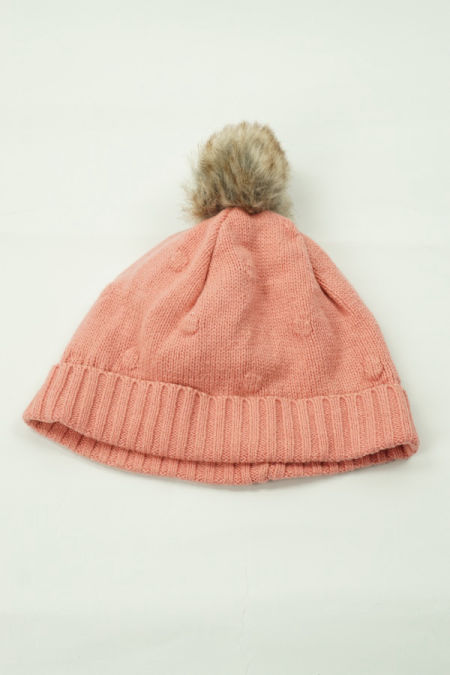 Czapka łososiowa z pomponem