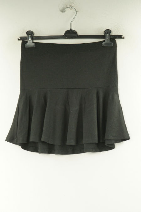 Spódnica materiałowa czarna krótka